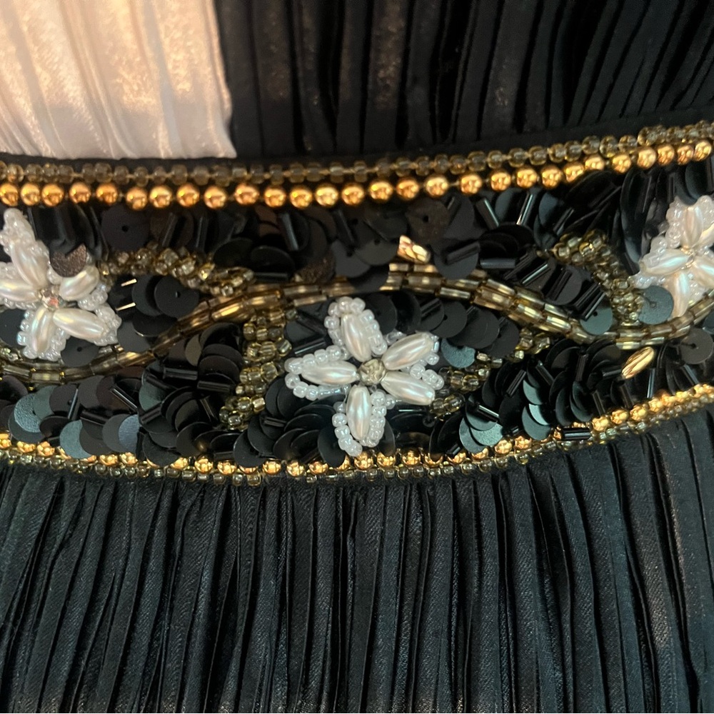 Vintage Bergorf Goodman Cream and Black Sheath Dress with Embellished Waist - Picture 3 of 5